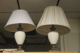 A PAIR OF CERAMIC LAMPS WITH SHADES
