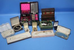 A COLLECTION OF COSTUME JEWELLERY AND COINS