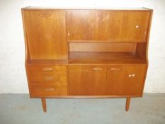 A TEAK RETRO SIDEBOARD / DRINKS CABINET