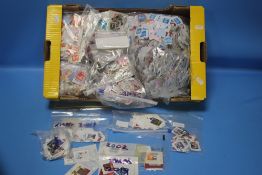 A QUANTITY OF KILOWARE STAMPS