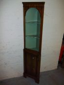 A SMALL CORNER DISPLAY UNIT