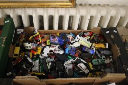 A TRAY OF DIECAST VEHICALS BY LLEDO, MATCHBOX, CORGI ETC. (TRAY NOT INCLUDED)