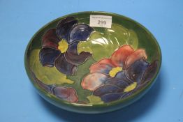 A MOORCROFT 'ANEMONE' BOWL, D 21 CM