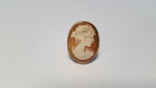 A 9 CT GOLD CAMEO RING, SIZE P