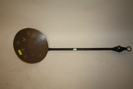 A VINTAGE COPPER AND CAST METAL SIFTING LADLE - LENGTH 56.5CM