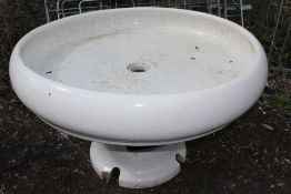 A LARGE CERAMIC FOUNTAIN SINK AND BASE A/F DIA 140 CM, H 86 CM