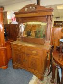 AN OAK EARLY 20TH CENTURY MIRRORBACKED SIDEBOARD H-205 W-126 CM