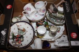 A SMALL BOX OF CHINA AND CERAMICS TO INCLUDE SPODE, COALPORT ETC