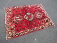 A VINTAGE EASTERN WOOLLEN RUG 159 X 120 CM