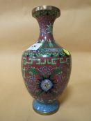 AN ORIENTAL CLOISSONE VASE - HEIGHT 22.5CM