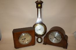 TWO VINTAGE MANTEL CLOCKS TO INCLUDE AN OAK CASED ANVIL EXAMPLE, TOGETHER WITH A REPRODUCTION
