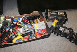 A TRAY OF ASSORTED DIE CAST AND OTHER TOY CARS ETC