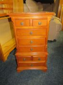 A MODERN MINIATURE CHEST OF DRAWERS H-74 W-39 CM AND A LINCOLN WALLCLOCK