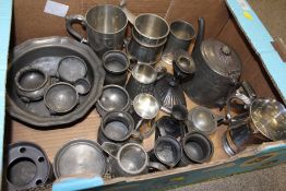 A TRAY OF PEWTER TO INCLUDE TANKARDS