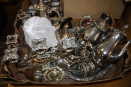 A TRAY OF SILVER PLATED METALWARE ETC. TO INCLUDE A PAIR OF COLUMN CANDLESTICKS, CLARET JUG ETC.