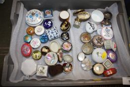 A COLLECTION OF SMALL TRINKET BOXES