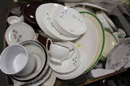 TWO TRAYS OF ASSORTED CERAMICS TO INCLUDE HAND PAINTED DINNERWARE SIGNED V BULMER