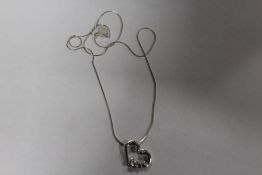 A STERLING SILVER LOVE HEART PENDANT ON CHAIN - APPROX WEIGHT 5.4G