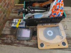 A SELECTION OF VARIOUS COLLECTABLES ETC TO INCLUDE ION TURNTABLE, SLICK MASTER VIDEO TRIPOD ,