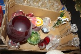 A TRAY OF STUDIO GLASSWARE ETC. TO INCLUDE PAPERWEIGHTS, GLASS FLOWERS ETC.