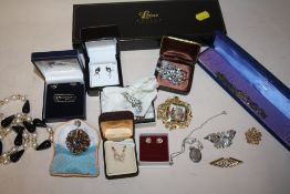 A BOX OF ASSORTED COSTUME JEWELLERY TO INCLUDE A PAIR OF 9CT GOLD EARRINGS, MCKINTOSH BROOCH, SILVER