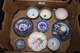 A SMALL BOX OF ASSORTED CERAMICS TO INCLUDE ROYAL WORCESTER, ROYAL CROWN DERBY ETC