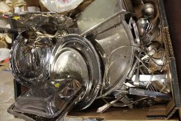 A TRAY OF SILVER PLATED METALWARE TO INCLUDE SALVER, CIGARETTE BOX, FLATWARE ETC