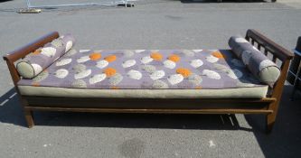 AN UNUSUAL COLONIAL STYLE HARDWOOD DAY BED WITH MODERN UPHOLSTERED CUSHIONS W-210 CM