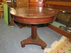 A MODERN PEDESTAL TABLE H-76 CM DIA. 76 CM A/F TOGETHER WITH A HEADBOARD