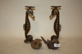A PAIR OF MODERN DECORATIVE SEA HORSE SHAPED CANDLE STANDS TOGETHER WITH A PAIR OF DECORATIVE SIA