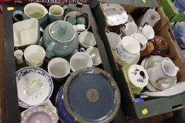 TWO TRAYS OF ASSORTED CHINA AND CERAMICS TO INCLUDE COLCLOUGH, WEDGWOOD JASPERWARE ETC