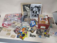 A QUANTITY OF COLLECTORS CARDS, NOSTALGIA POSTCARDS ETC TO INCLUDE GREASE AND BACK TO THE FUTURE