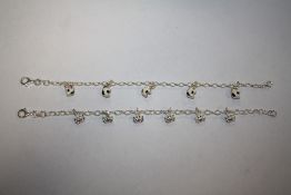 A STERLING SILVER MODERN CHARM BRACELETS - APPROX WEIGHT 9.1G