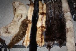 A COLLECTION OF VINTAGE FOX FUR STOLES ETC (8)