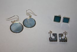 THREE STERLING SILVER PAIRS OF EARRINGS - APPROX WEIGHT 12G