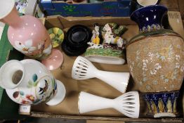 A TRAY OF ASSORTED CERAMICS AND GLASS TO INCLUDE A PAIR OF ROYAL WORCESTER 3661 CANDLESTICKS,