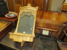 AN ORNATE MODERN WALL MIRROR H-97 CM WITH A MAHOGANY TILED BRACKET (2)