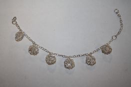 A STERLING SILVER BRACELET - APPROX WEIGHT 9G