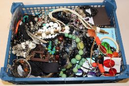 A SMALL TRAY OF COSTUME JEWELLERY
