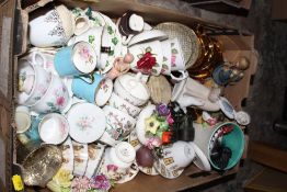 A TRAY OF ASSORTED CHINA AND CERAMICS TO INCLUDE AYNSLEY, NEO FIGURE A/F, ETC.