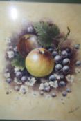 A GILT FRAMED WATERCOLOUR STILL LIFE STUDY OF FRUIT BY CHRISTOPHER HUGHES 1983 - 22CM BY 18 CM