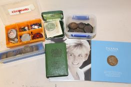 A BOX OF ASSORTED COINAGE TO INCLUDE A DIANA PRINCESS OF WALES £5 COIN TOGETHER WITH A SMALL TUB