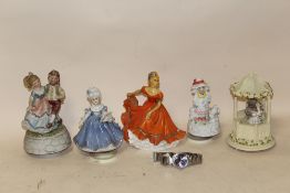 A BOX OF CERAMIC FIGURES TOGETHER WITH A US POLO ASSOCIATION WRISTWATCH