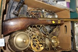A BOX OF BRASS AND SILVER PLATED WEAR TO INCLUDE A BRASS GUN