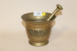 A VINTAGE BRASS PESTLE AND MORTAR