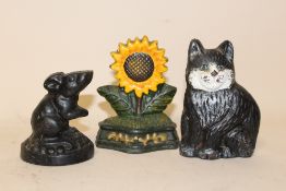 THREE SMALL CAST METAL DOOR STOPS IN THE FORM OF A CAT, MOUSE AND SUN FLOWER