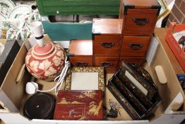 A BOX OF ORIENTAL ITEMS TO INCLUDE MINIATURE DRAWERS ETC