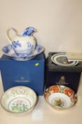 A COLLECTION OF BOXED CERAMICS TO INCLUDE A ROYAL WORCESTER GOLDEN JUBILEE BOWL, SPODE GOLDEN