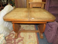 A VINTAGE OAK DINING TABLE