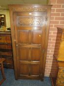 A VINTAGE CARVED OAK HALLROBE H-178 W-89 CM